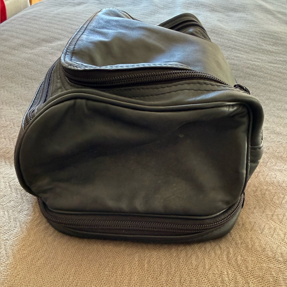 Tumi Black Leather Dual-Compartment Toiletry Kit - Picture 9 of 13